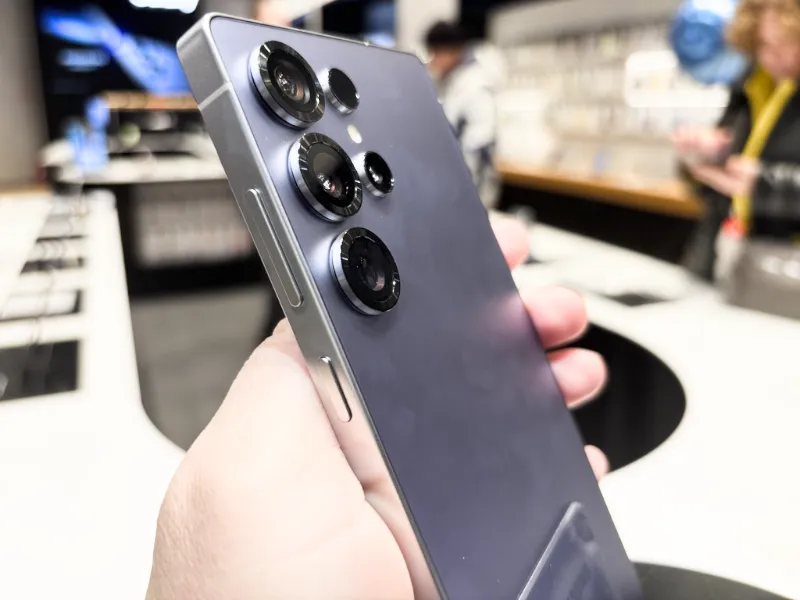 Які пристрої Samsung отримають оновлення One UI 7? 4 Samsung S25 Ultra. Фото Альохіна