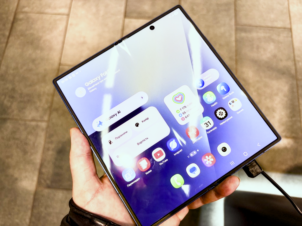 Motorola анонсировала новый складной смартфон, который может составить конкуренцию Samsung Galaxy Z Fold 7