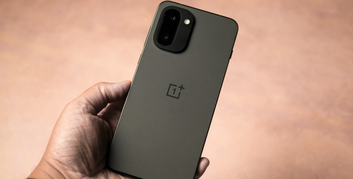 OnePlus 15R: «убийца флагманов» с батареей 7400 мА·ч — что в нем действительно нового
