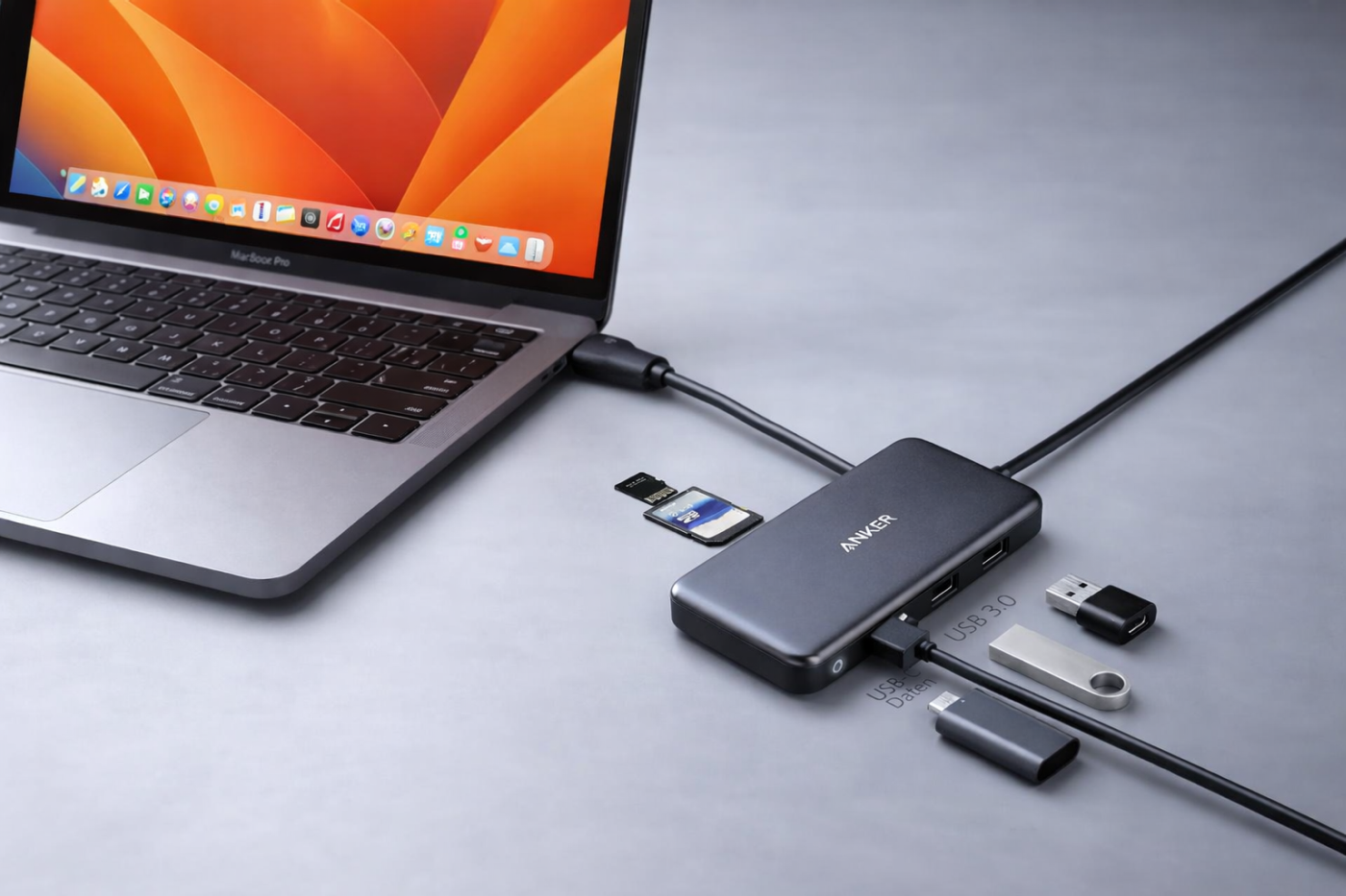 MacBook Air M4: чому це найкращий апгрейд за останні роки? 2 Два монітори та питання портів — як облаштувати робоче місце
