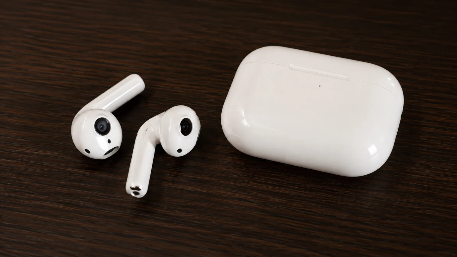 Apple Preps AirPods Refresh for Late 2026, but "Smart" Camera Model Delayed Until at Least 2027. Photo https://www.uitech.com.ua/