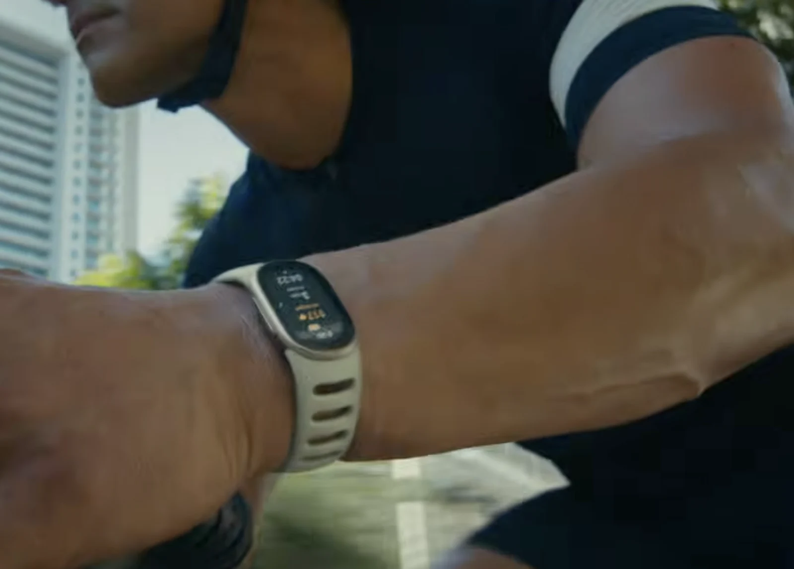 Fitbit Edge від Google поєднує функції фітнес-браслета та розумного годинника 2 fitbit edge velo